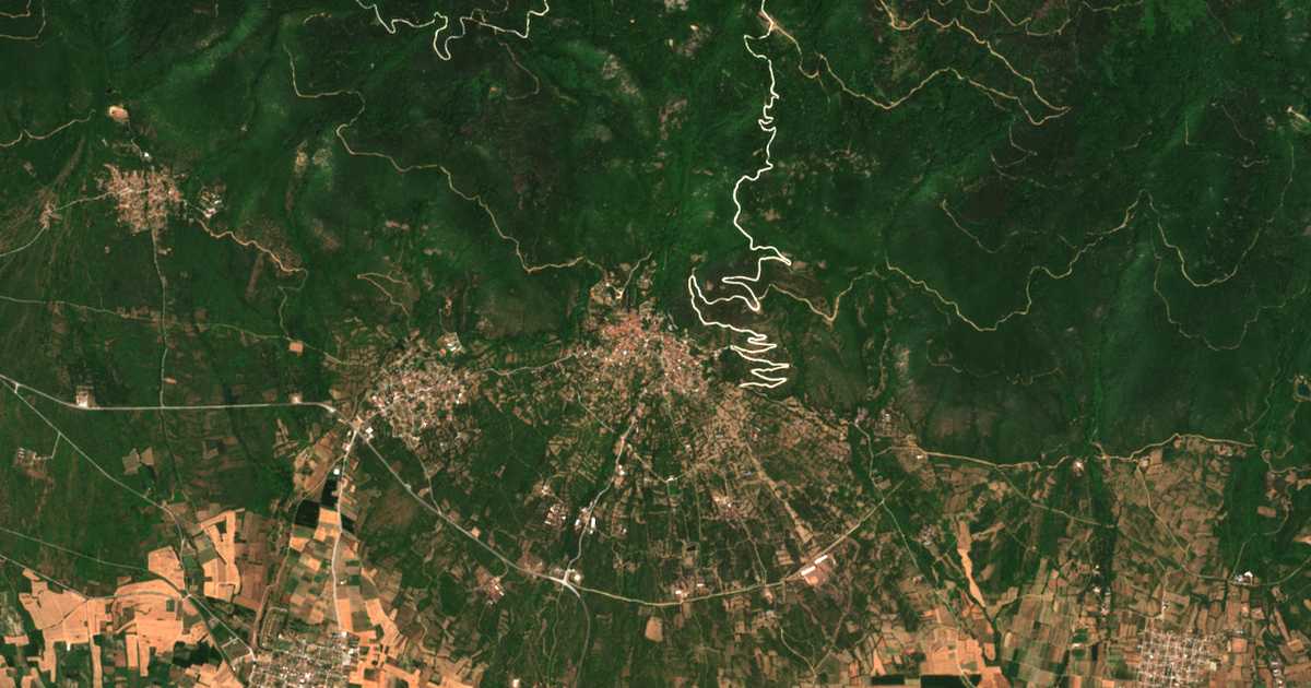 Satelitska karta: Áno Poróia