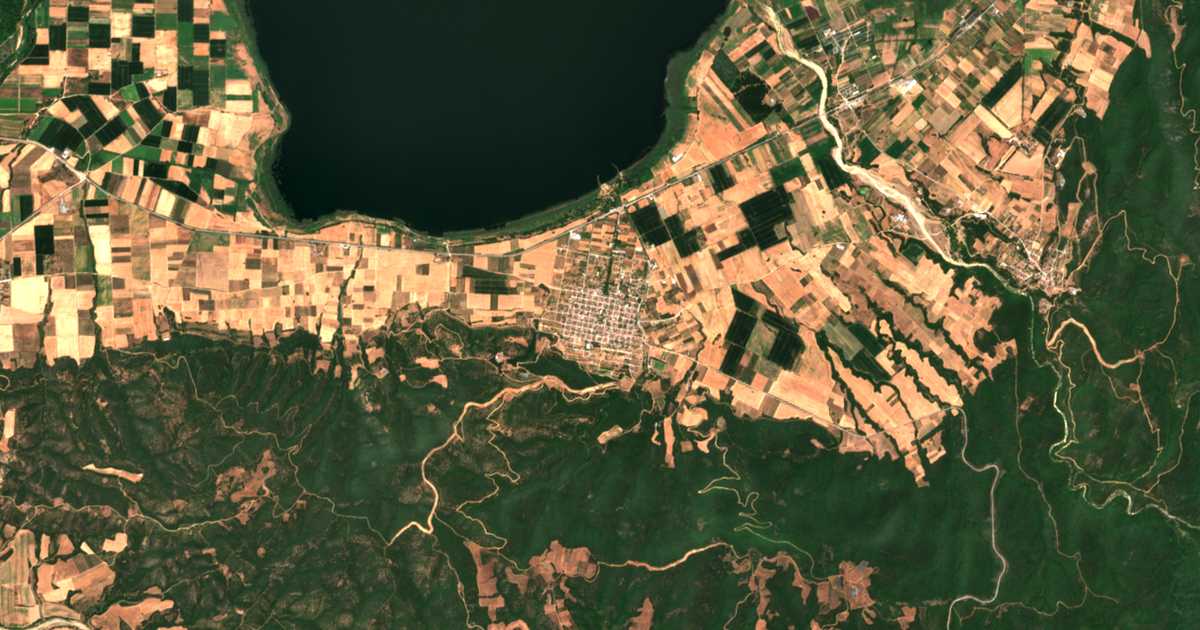 Satelitska karta: Néa Mádytos