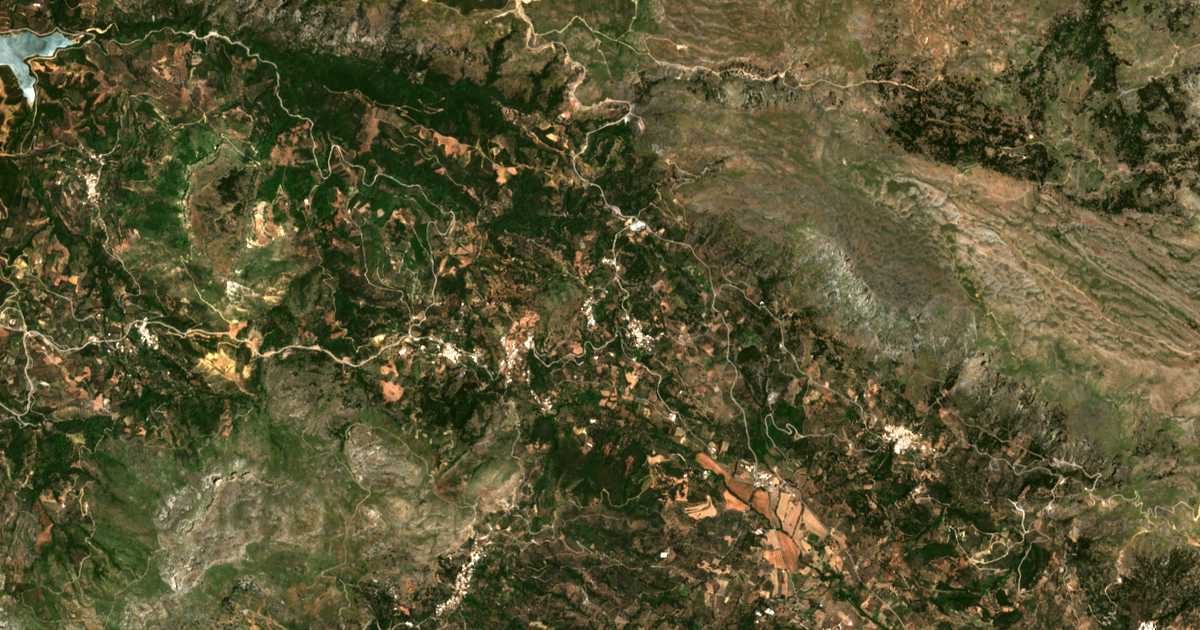 Satelitska karta: Thrónos
