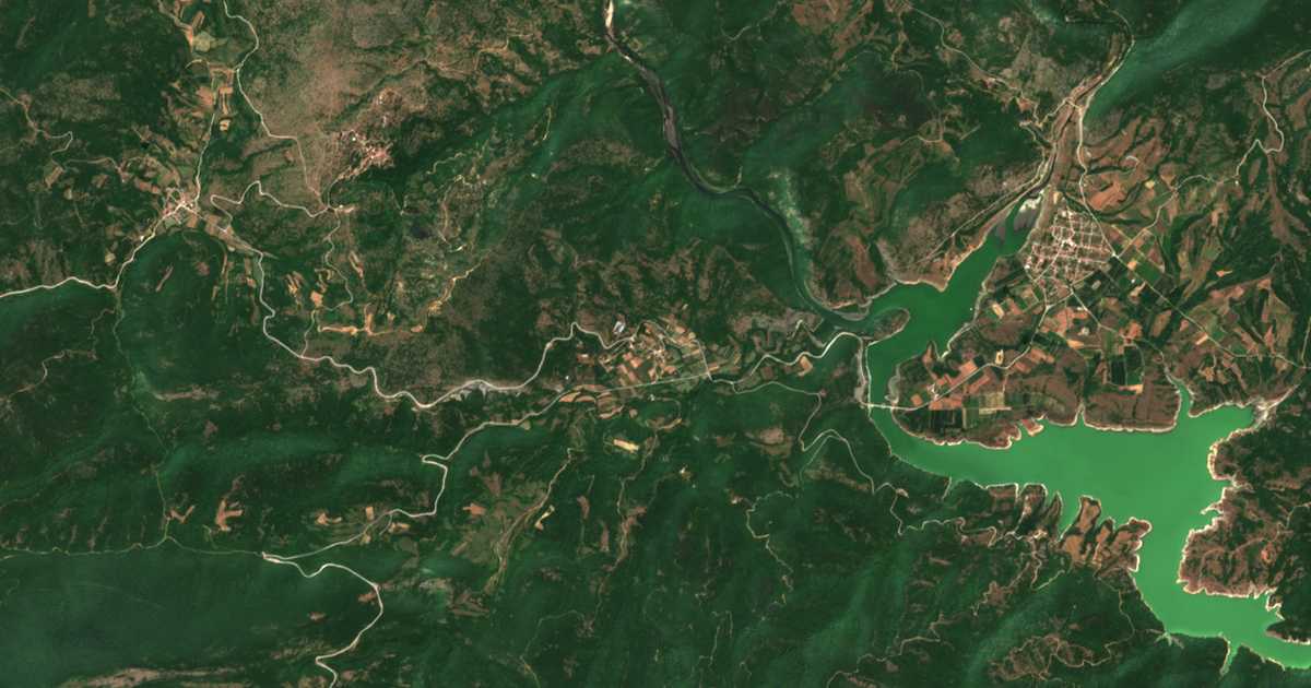 Satelitska karta: Mikrokleisoúra