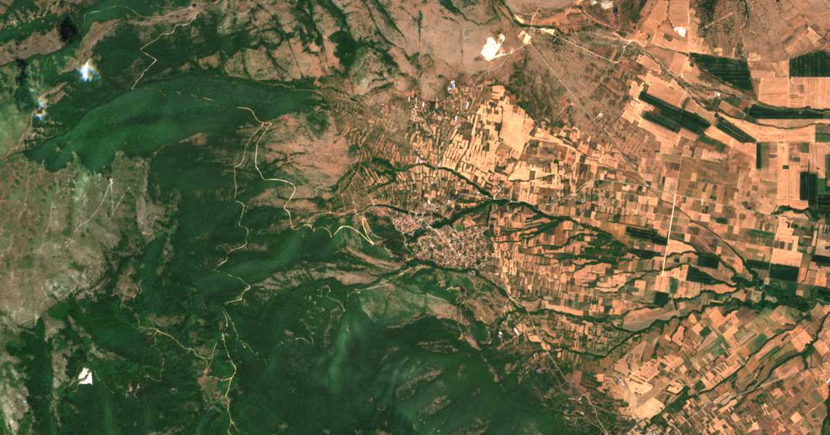 Satelitska karta: Mikrópolis