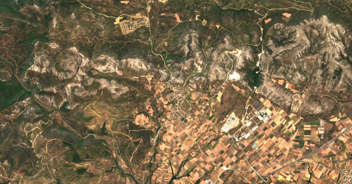 Satelitska karta: Ávas