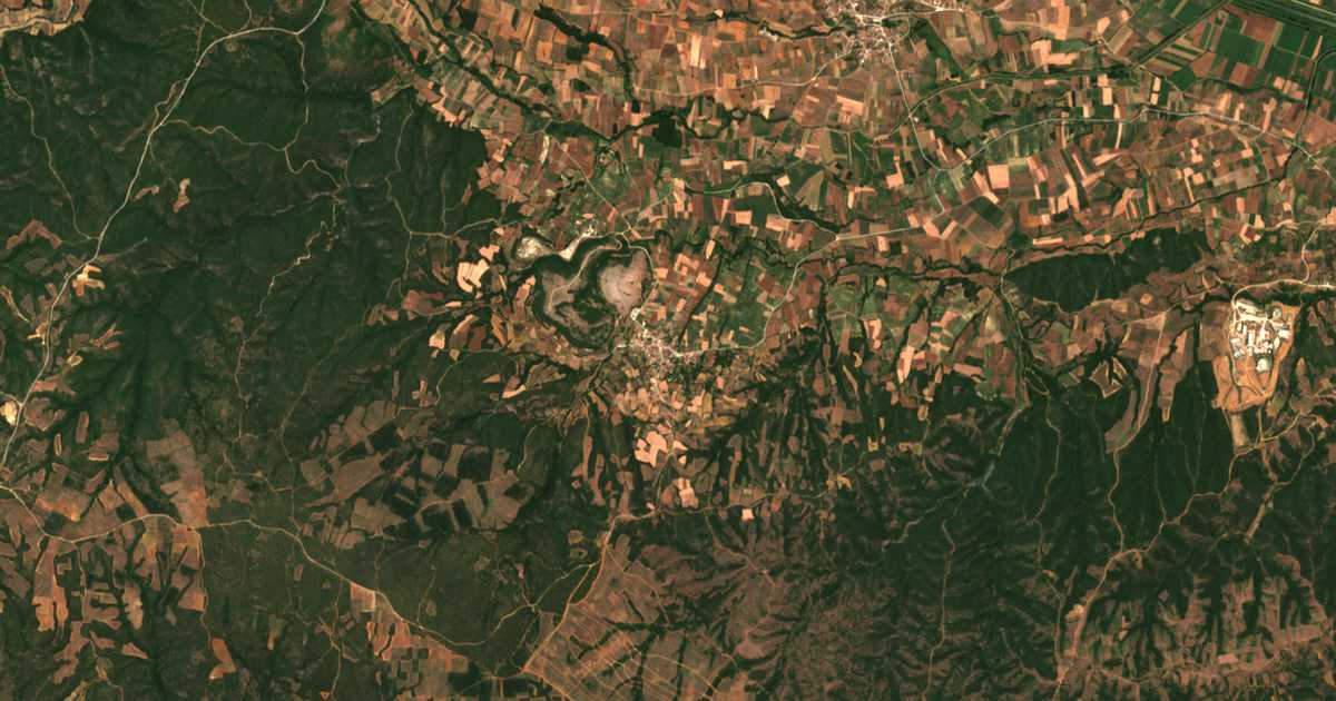 Satelitska karta: Asvestádes
