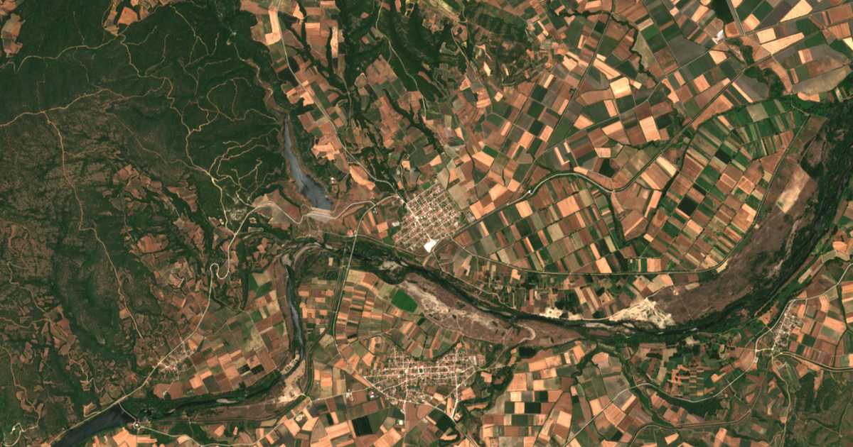 Satelitska karta: Kómara