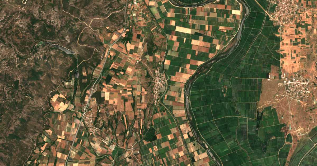 Satelitska karta: Lagyná