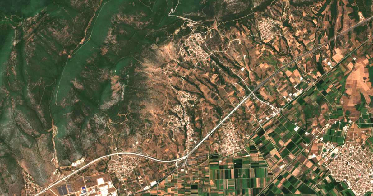 Satelitska karta: Pérni