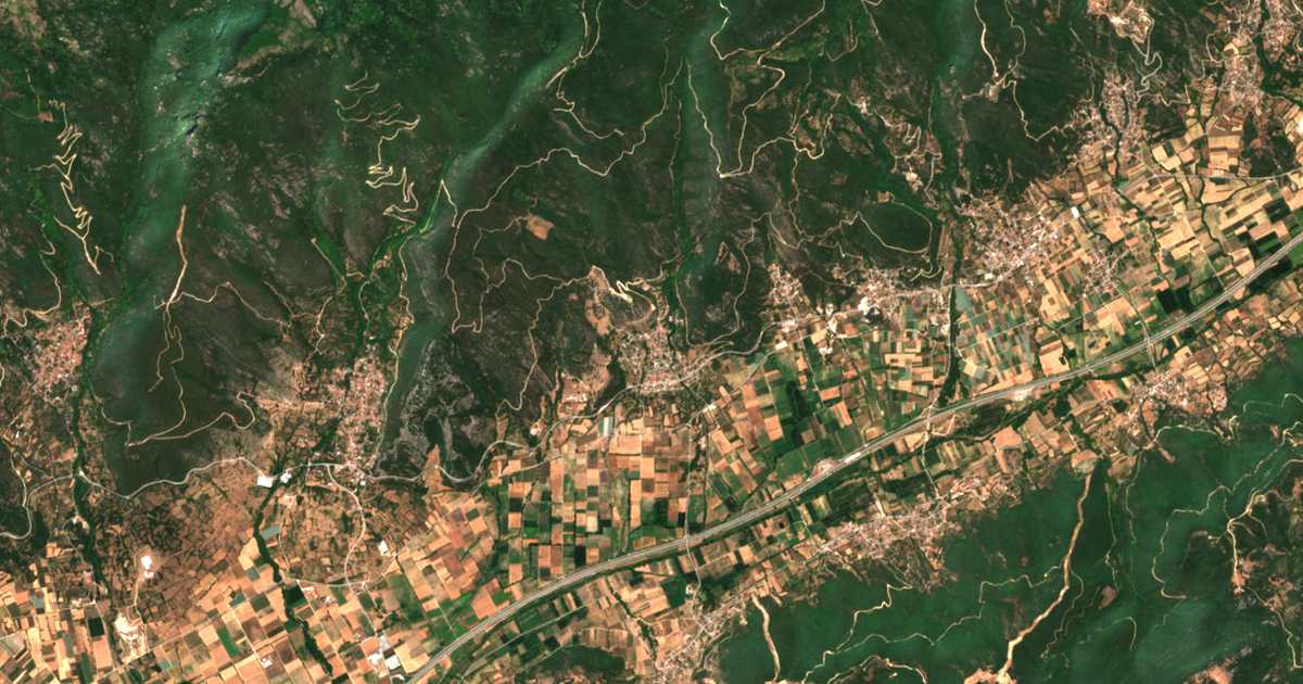 Satelitska karta: Domátia
