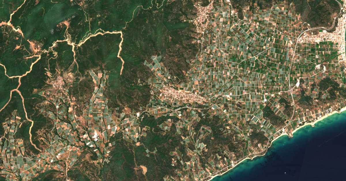 Satelitska karta: Elaiochórion