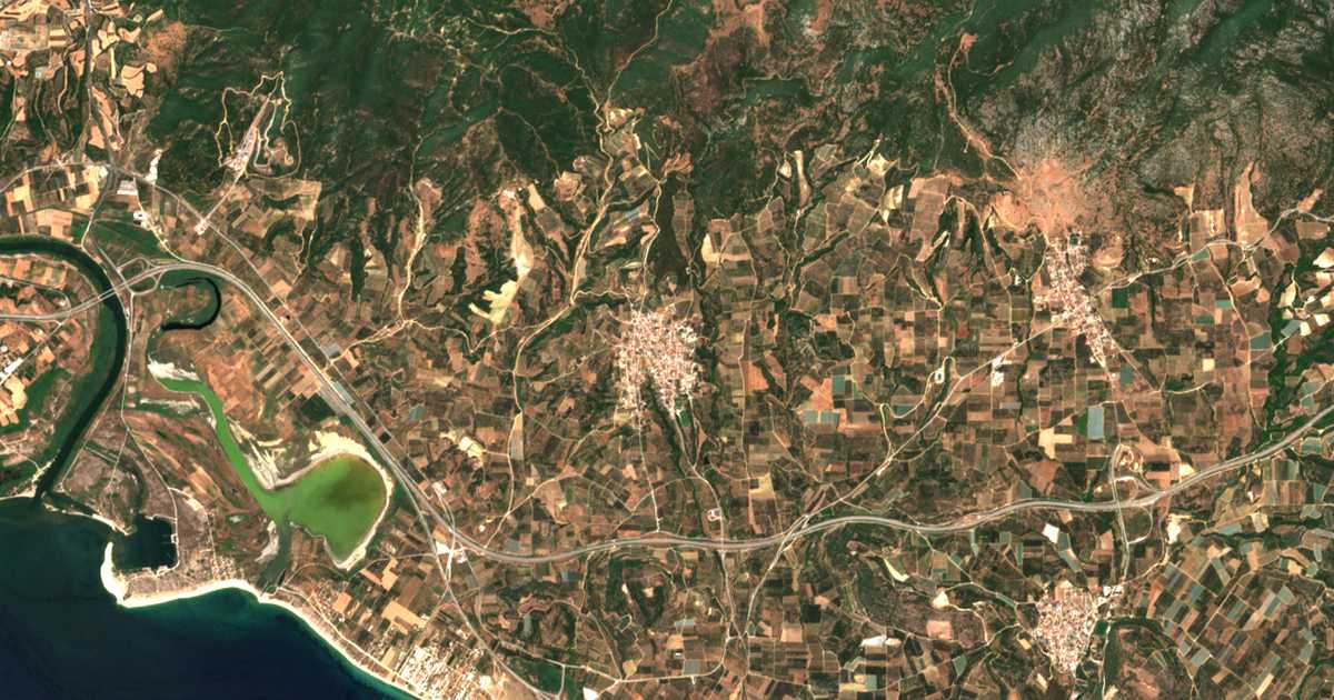 Satelitska karta: Ofrýnion