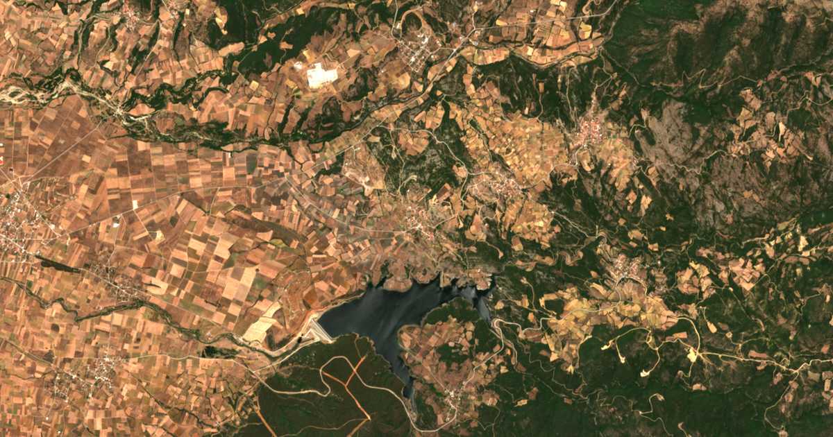 Satelitska karta: Ípion