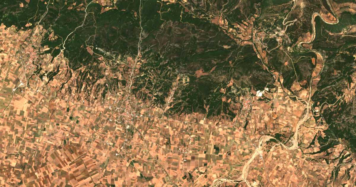 Satelitska karta: Névra