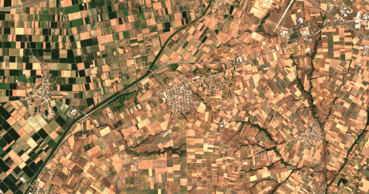 Satelitska karta: Aígeiros
