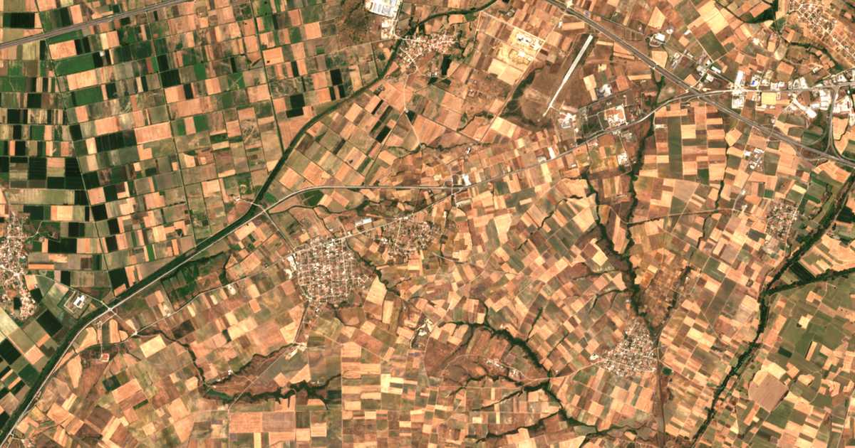 Satelitska karta: Messoúni