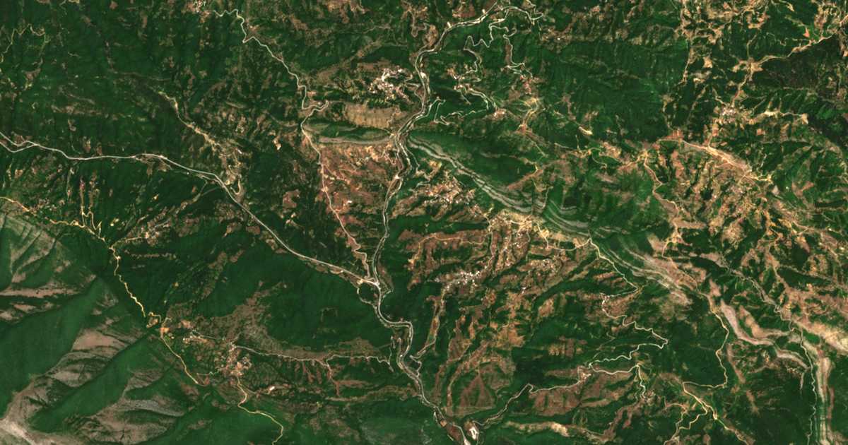 Satelitska karta: Aióra