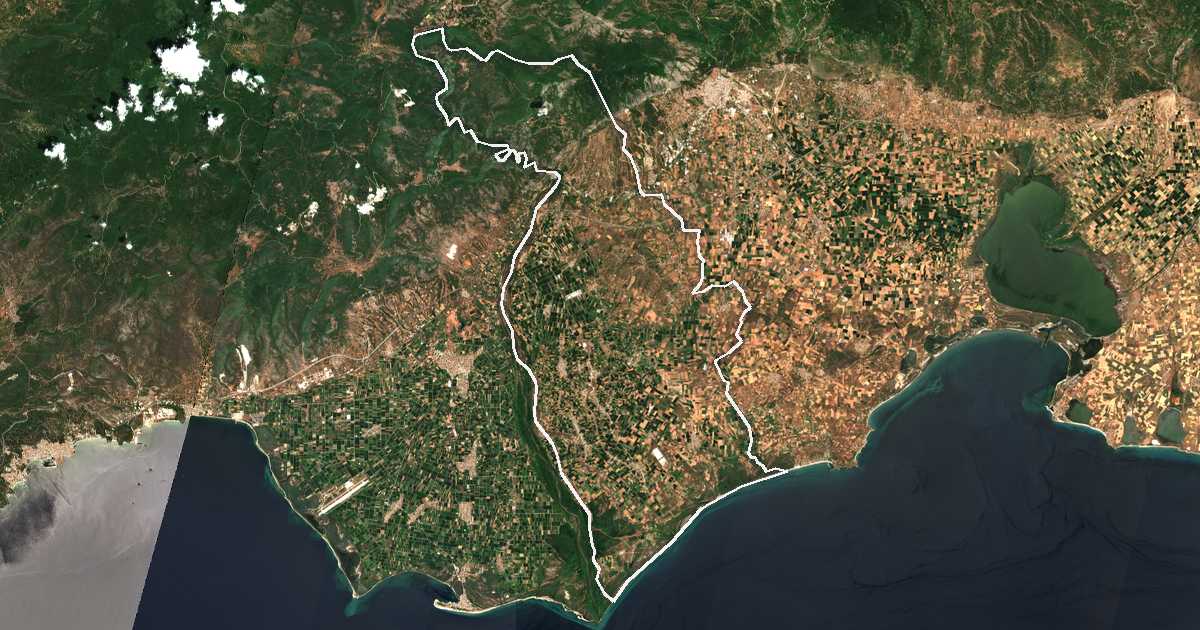 Satelitska snimka s ucrtanom granicom: Dímos Topeírou