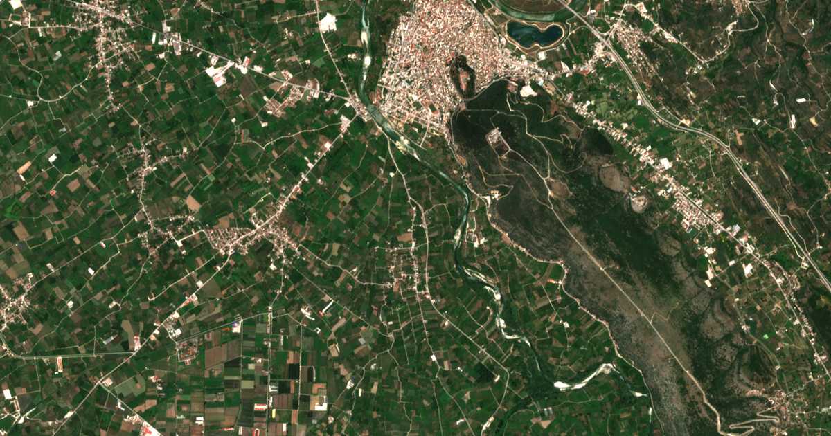 Satelitska karta: Agía Triás