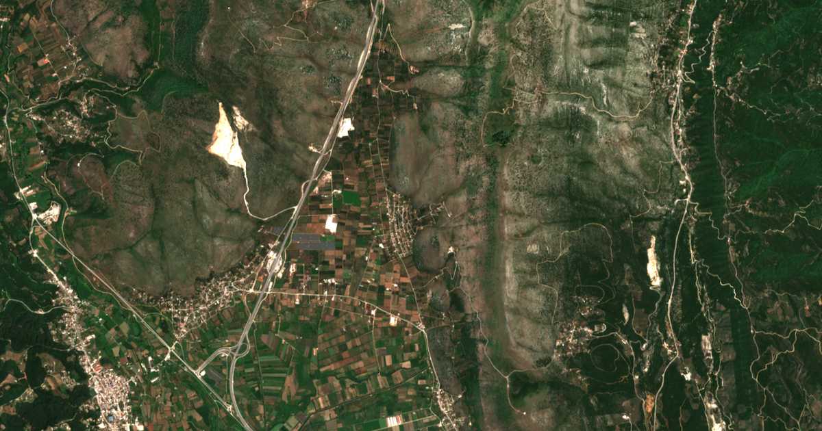 Satelitska karta: Ampélia