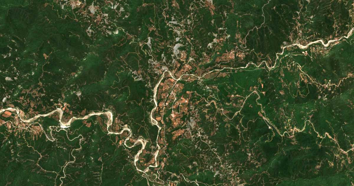 Satelitska karta: Epáno Sési