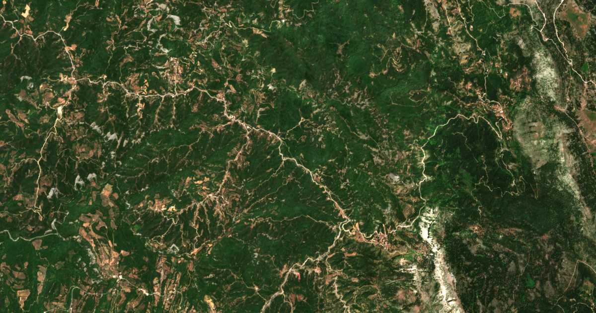 Satelitska karta: Perdikorráchi