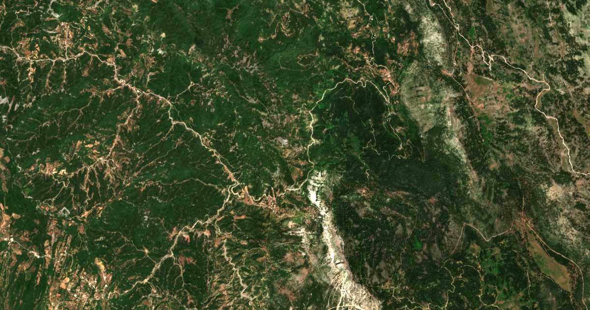 Satelitska karta: Pétra
