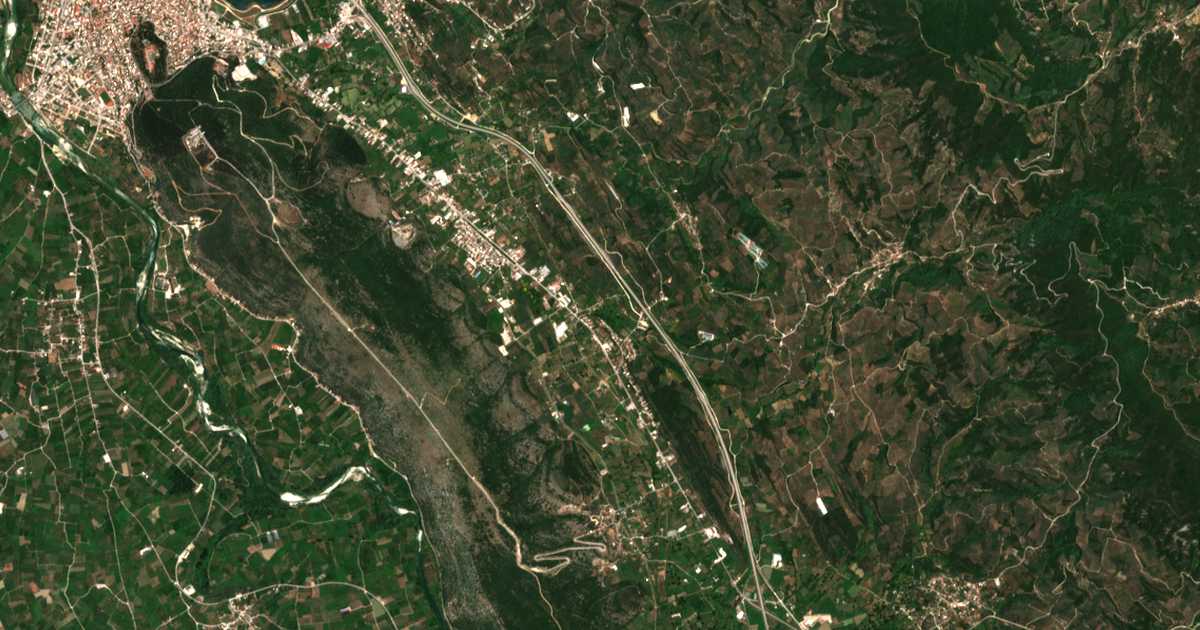 Satelitska karta: Amfithéa