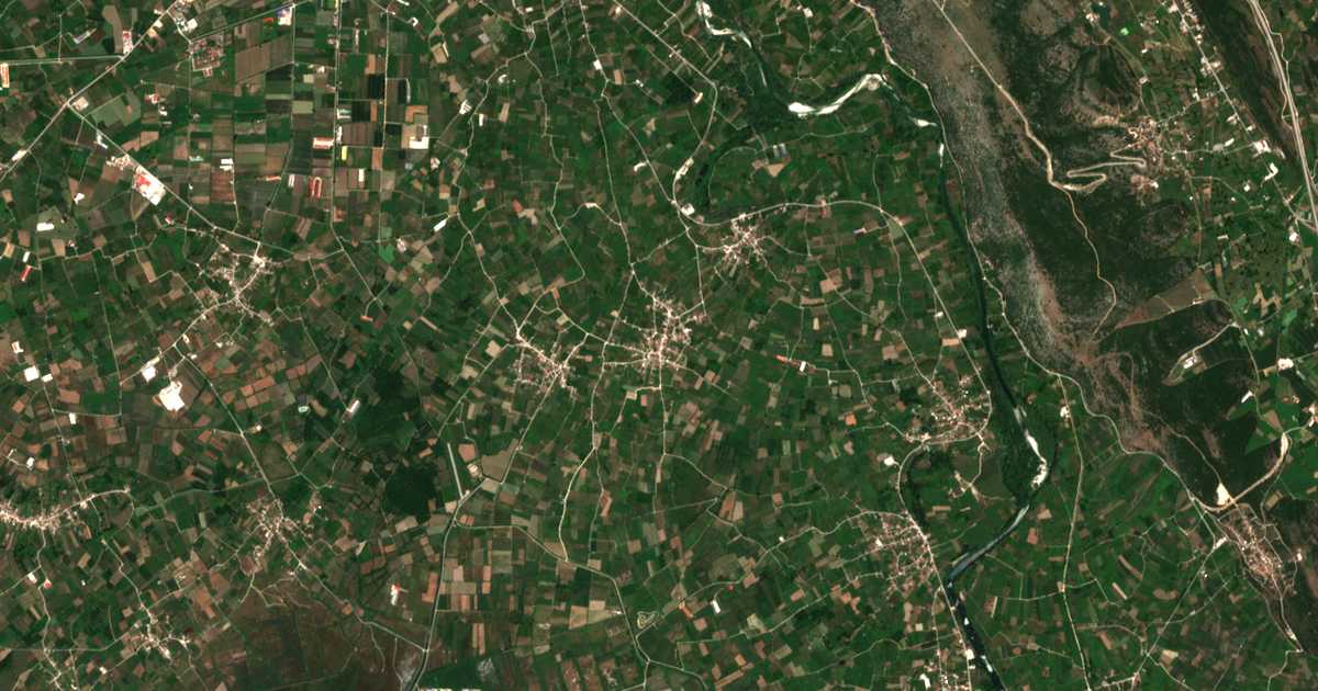 Satelitska karta: Agía Paraskeví