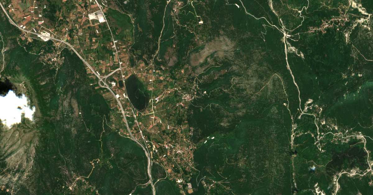 Satelitska karta: Avgón