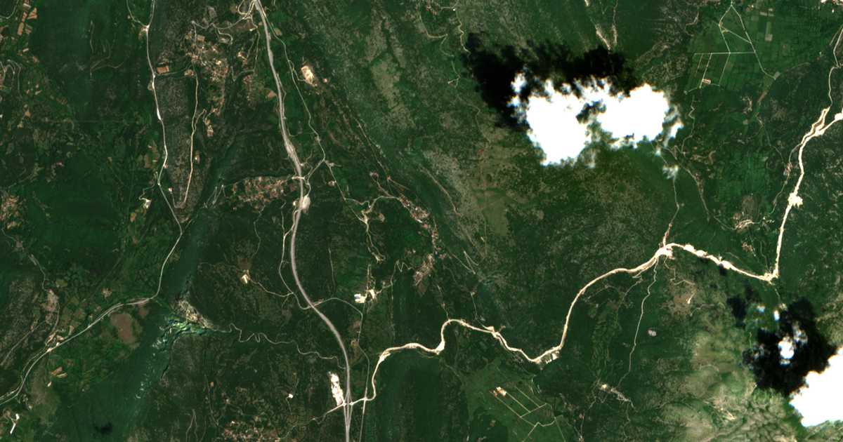 Satelitska karta: Pestá