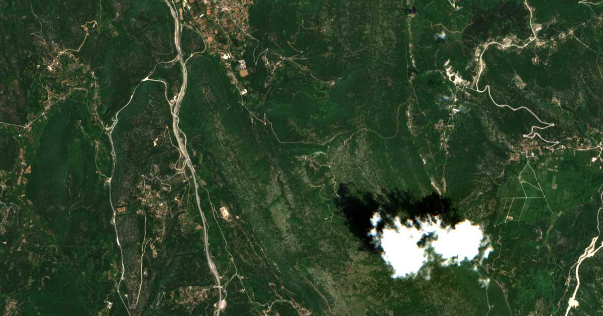 Satelitska karta: Ravénia