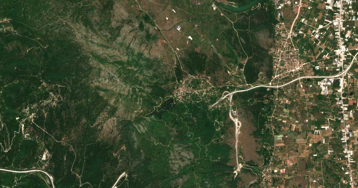 Satelitska karta: Kosmirá