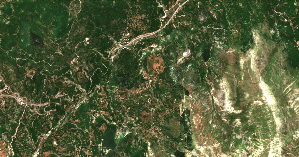 Satelitska karta: Méga Peristérion