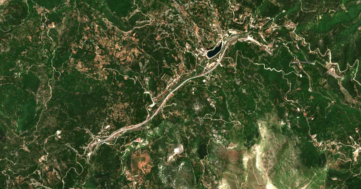 Satelitska karta: Tampoúria