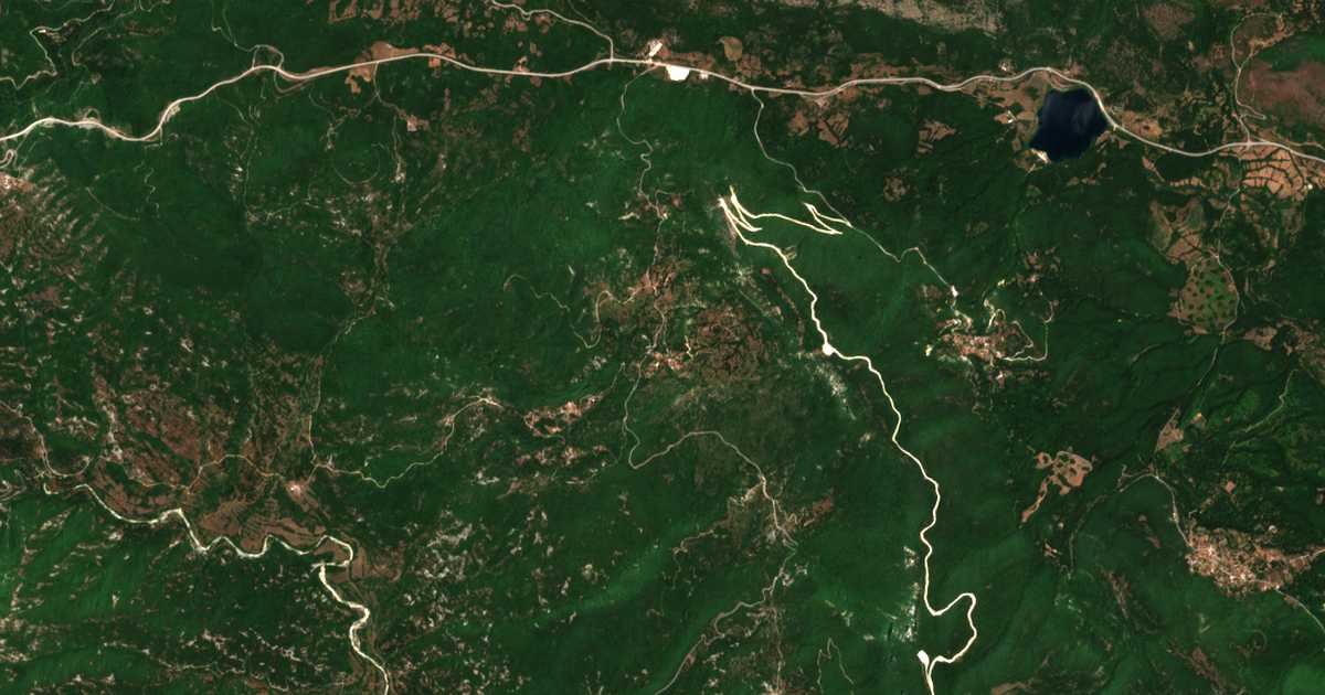 Satelitska karta: Kerásovon