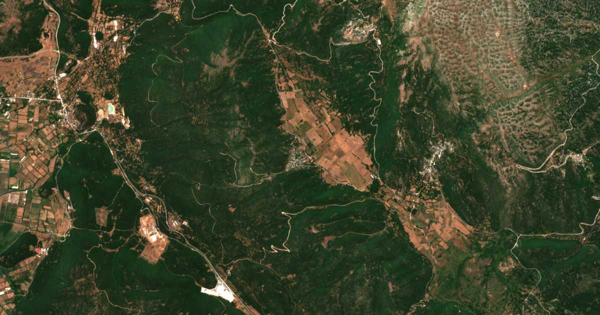 Satelitska karta: Káto Pediná