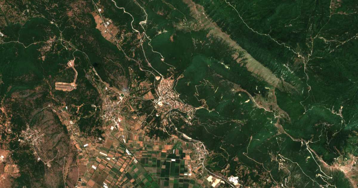 Satelitska karta: Karyaí