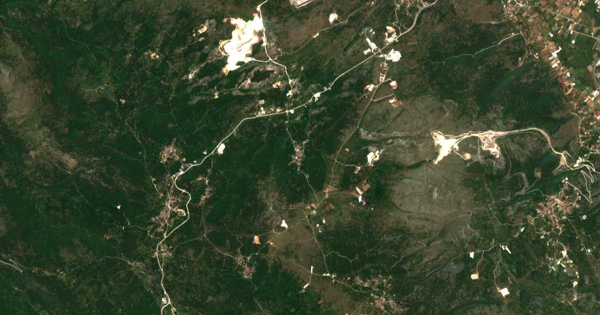 Satelitska karta: Petrálona