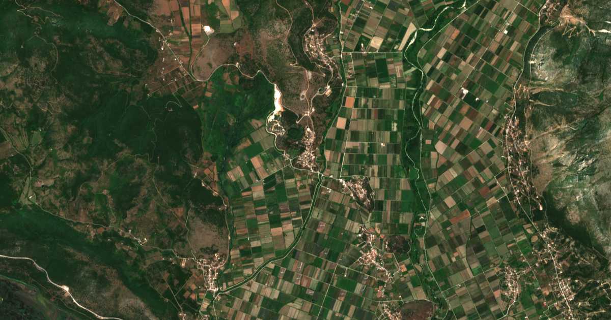 Satelitska karta: Koróni