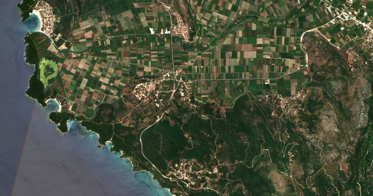 Satelitska karta: Tsouknída