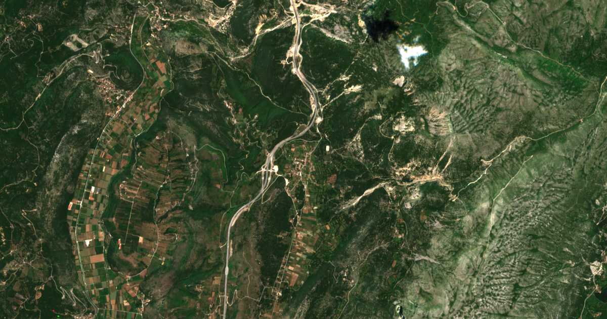 Satelitska karta: Néos Gorgómylos