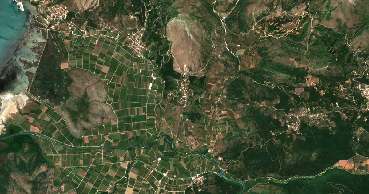 Satelitska karta: Smértos