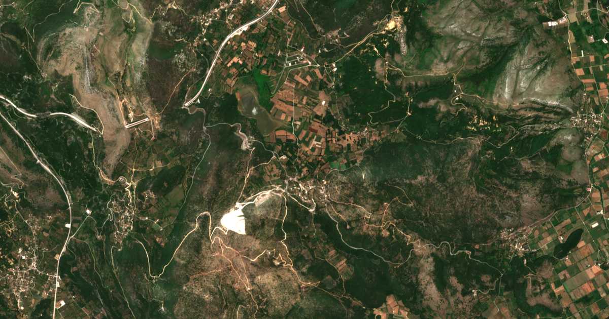Satelitska karta: Ampeliá