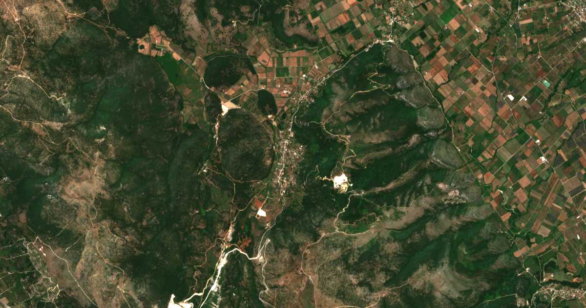 Satelitska karta: Karvounárion