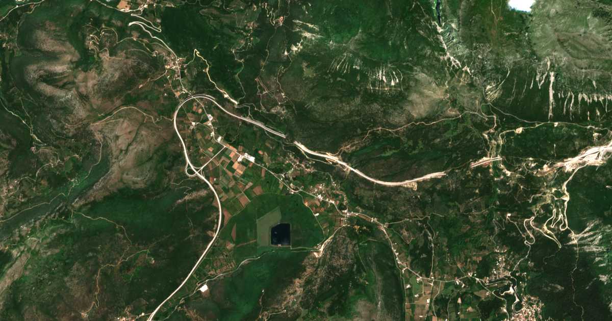 Satelitska karta: Krystallopigí