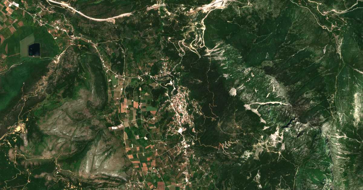 Satelitska karta: Paramythiá