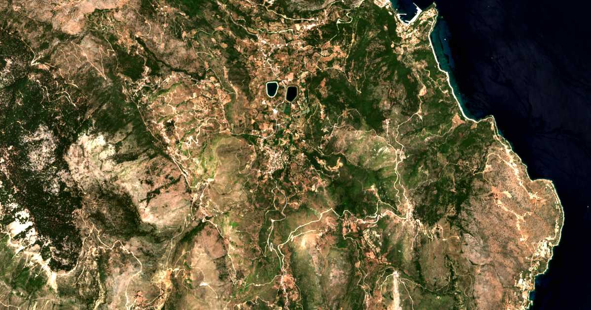 Satelitska karta: Agía Eiríni