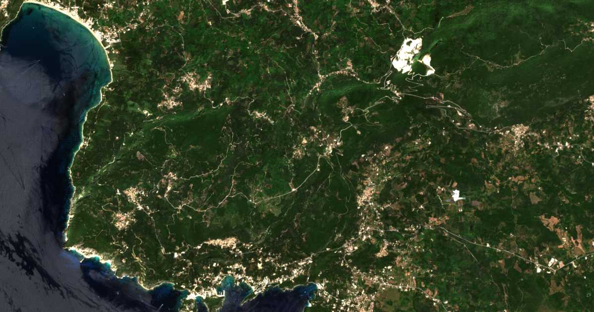 Satelitska karta: Agía Ánna