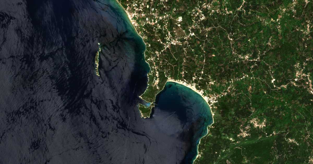 Satelitska karta: Afión