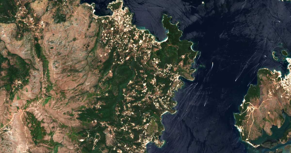Satelitska karta: Karyótikon