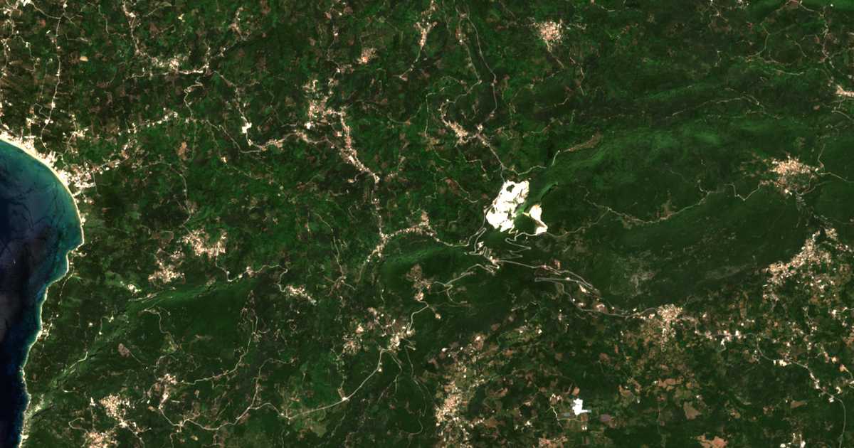 Satelitska karta: Kastellánoi