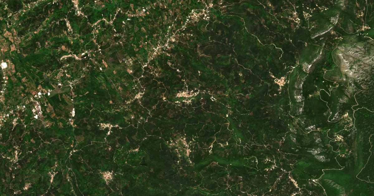 Satelitska karta: Nýmfai